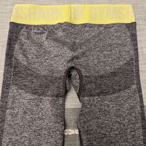 Gym shark (S) NWT Leggings